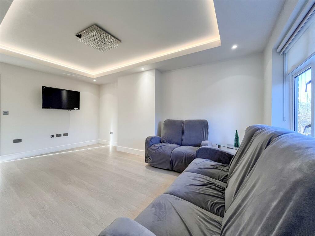 lounge 2.jpg