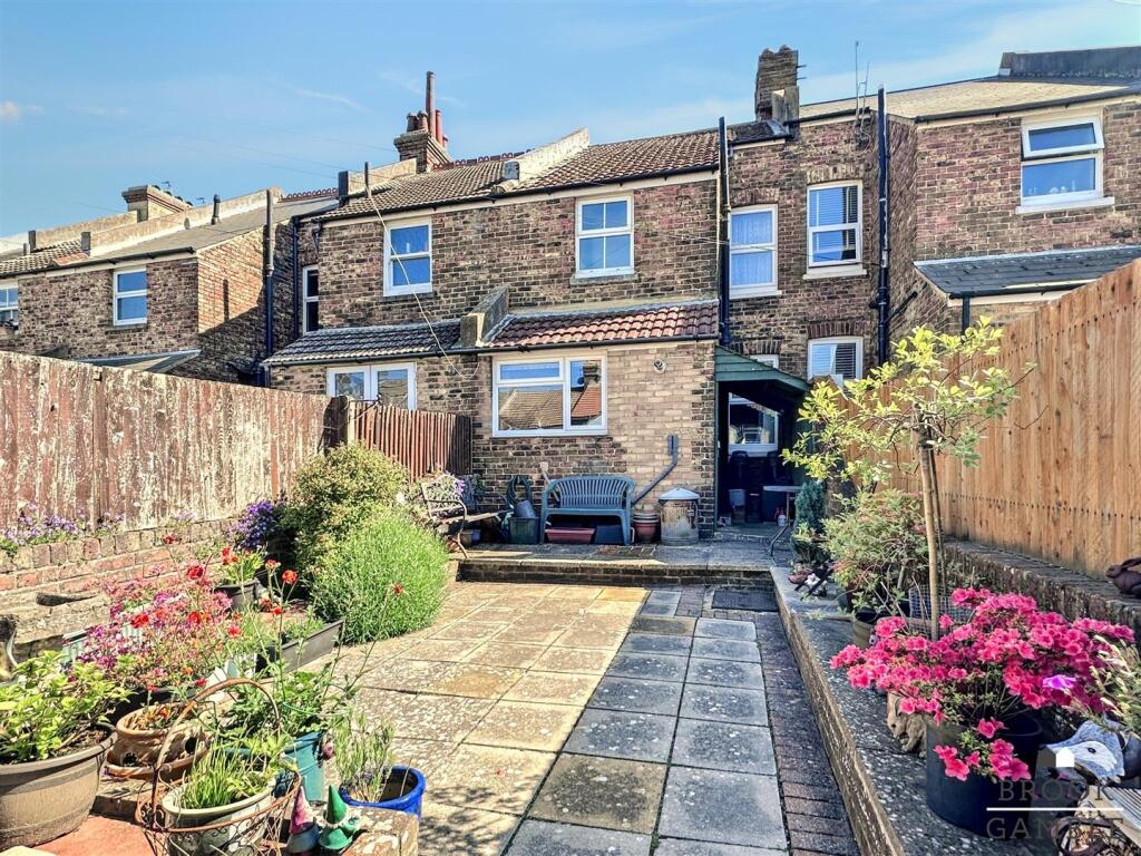 01323 438506