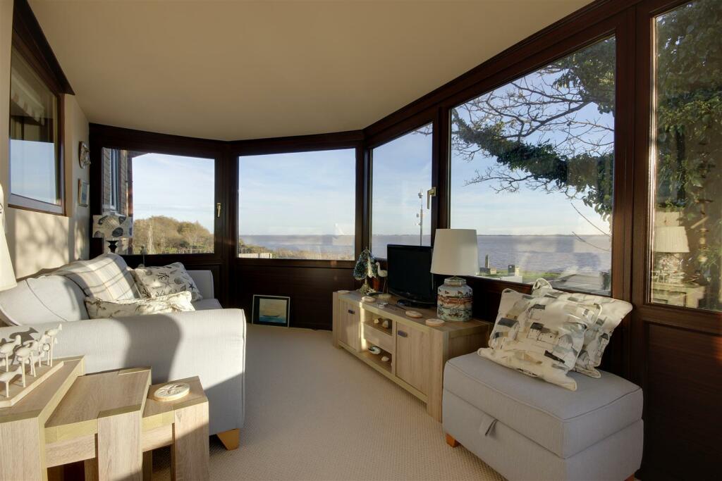 Balcony/Sitting Room