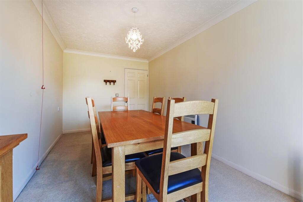 Dining Room/Bed 2