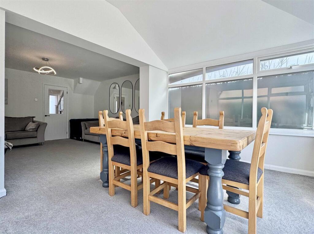 Dining Area.jpg