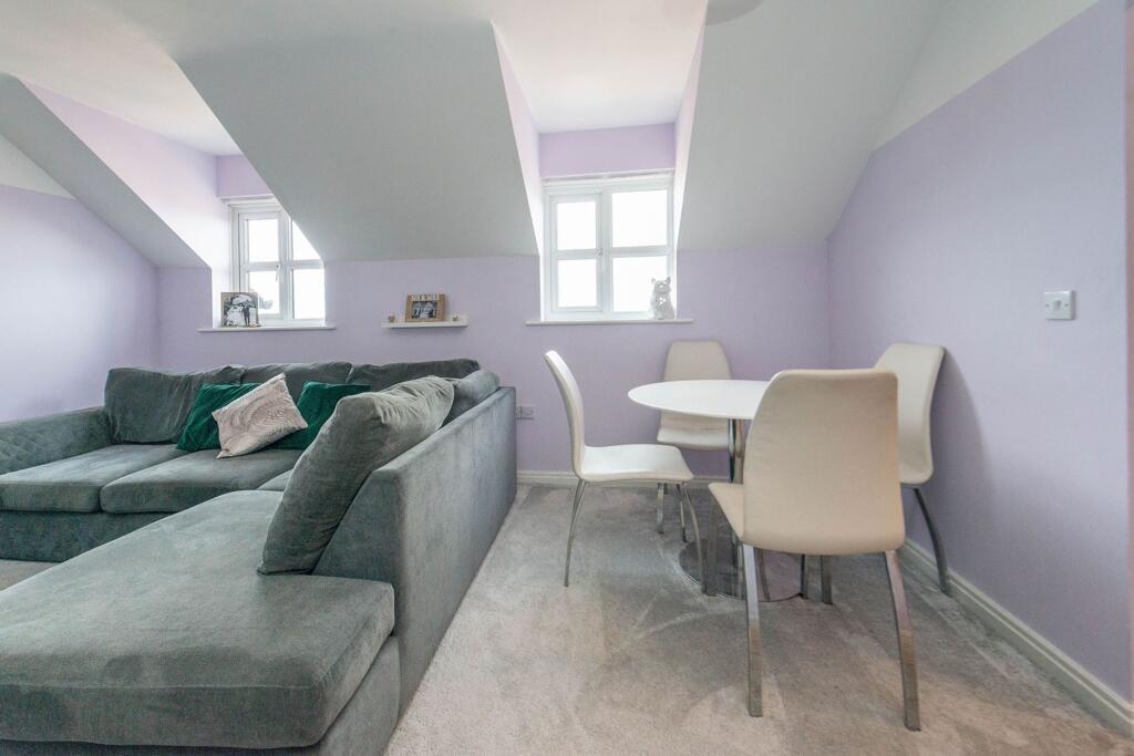 KITCHEN AND DINER/LOUNGE
