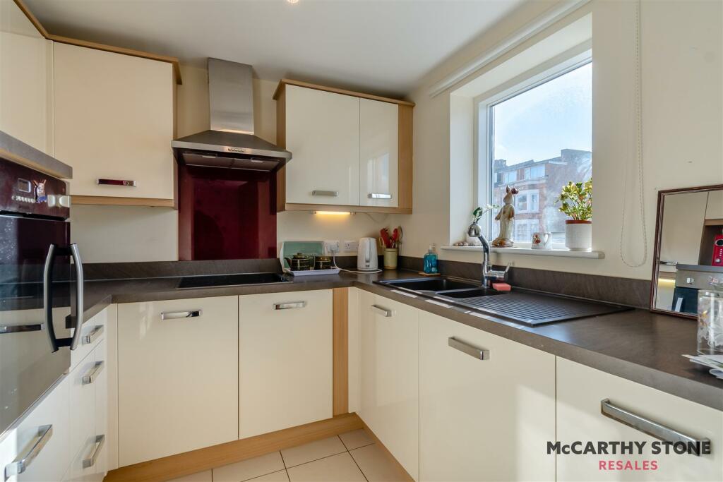 8626184-interior06.jpg