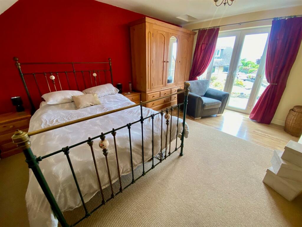 bed 1.jpg