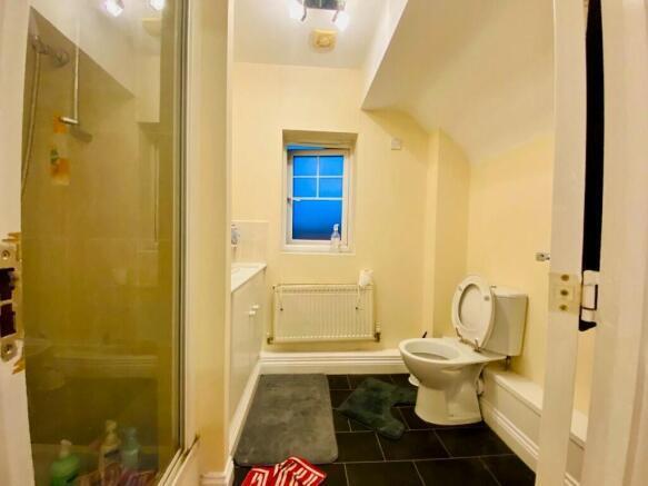 NAREL MAIN TOILET AND BATH.jpeg