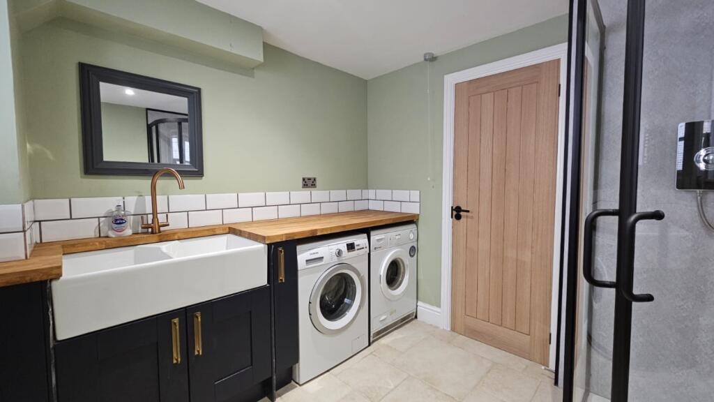 Utility shower room with washer and dryer 