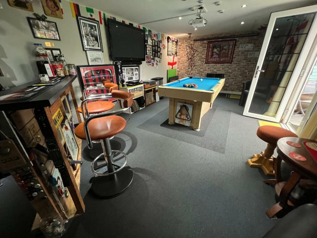 GAMES ROOM / OFFICE