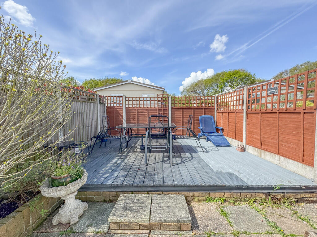 DECK REAR
