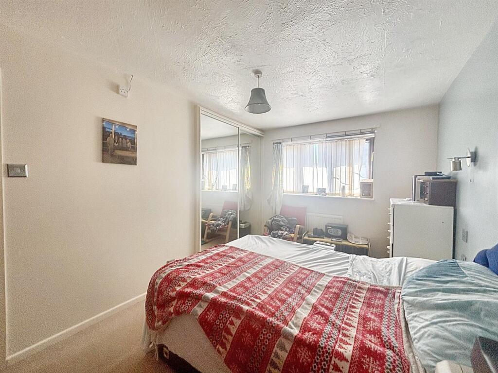 Bedroom 1 2.jpg