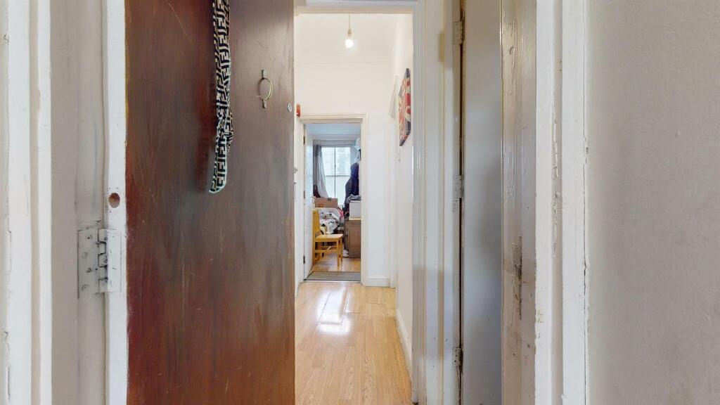 Flat A, 5HogarthPlacehallway2.jpg
