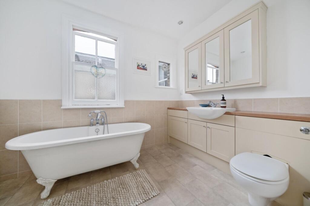 Grantham Road 26 W4 Ph8.jpg