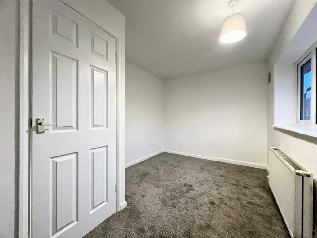 USE bedroom 2 (4).jpg