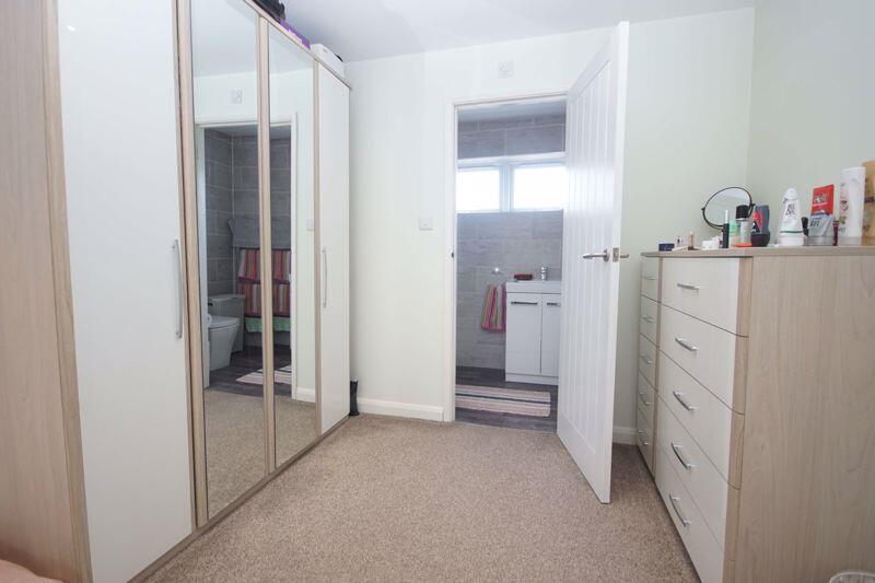 Dressing Area &amp; En-Suite