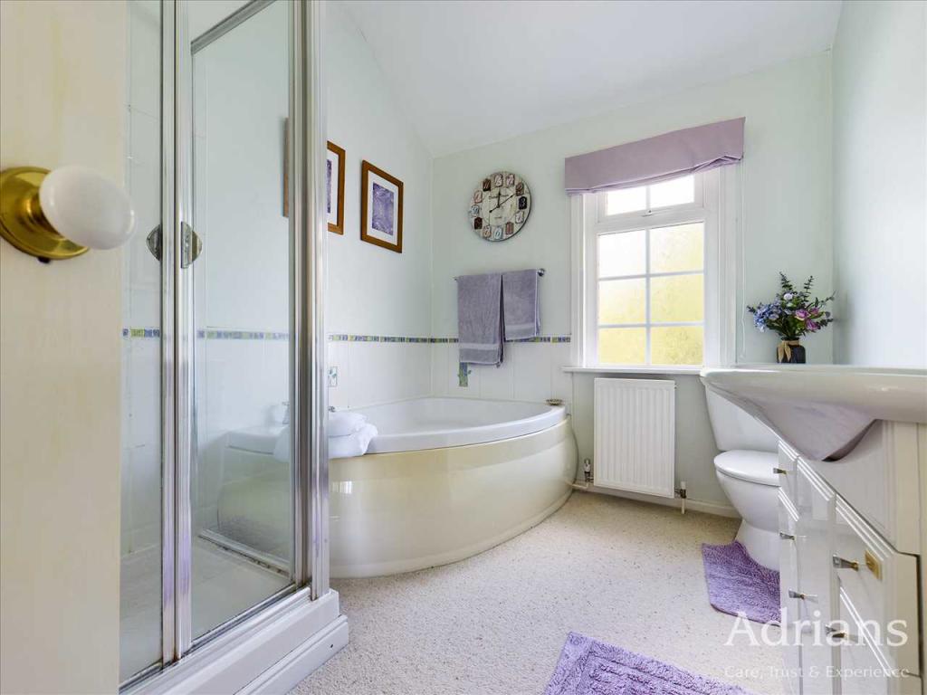BATH / SHOWER ROOM