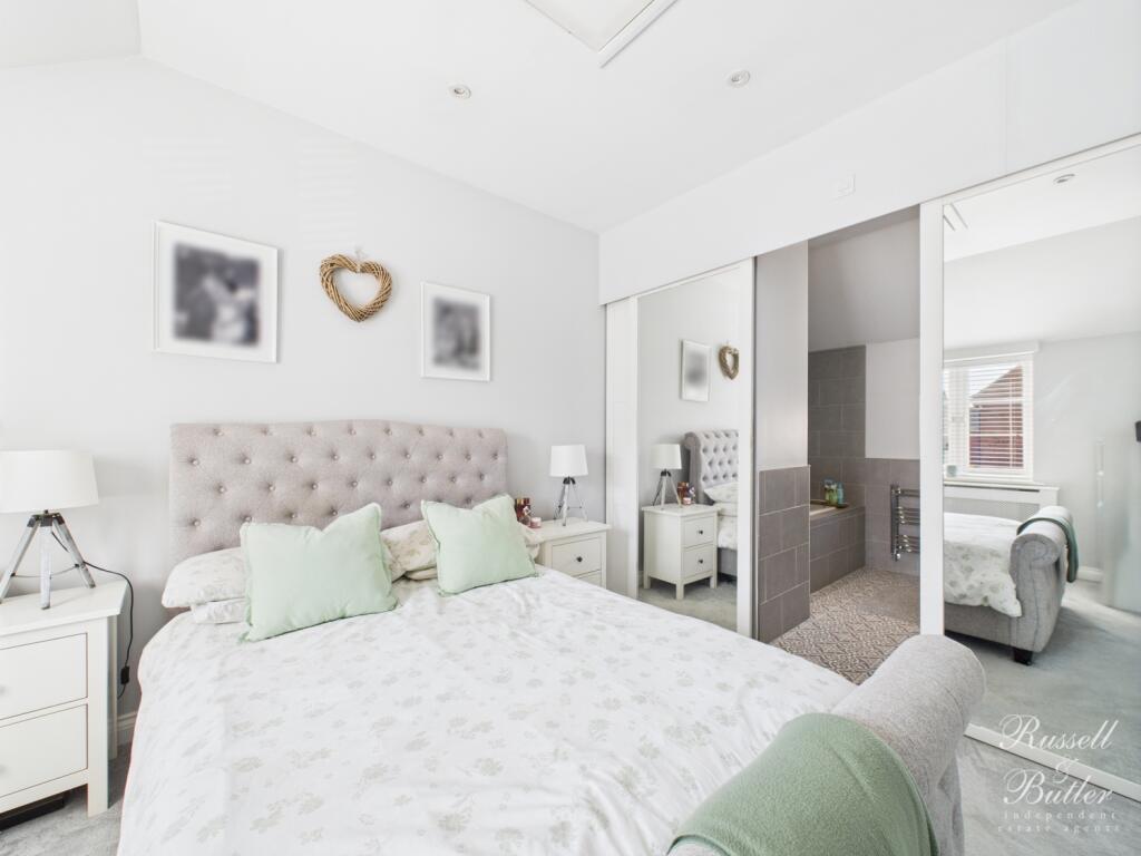 CAM01995G0-PR0322-STILL017