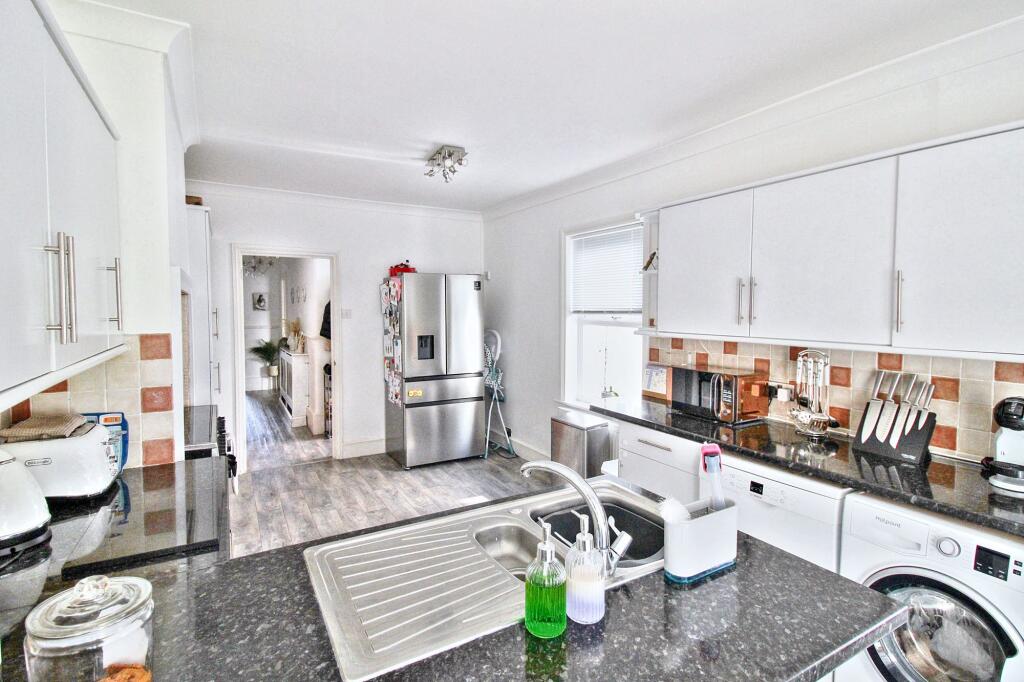 Kitchen/ Breakfast Room