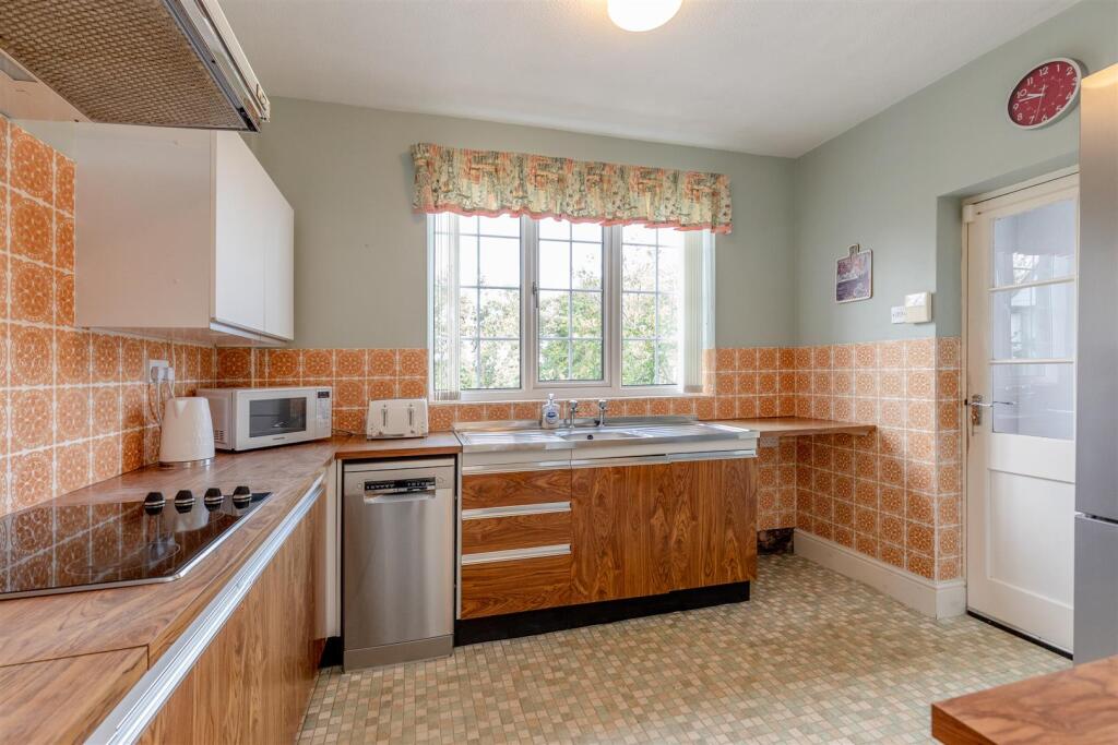 Over Lane, Almondsbury Kitchen.jpg