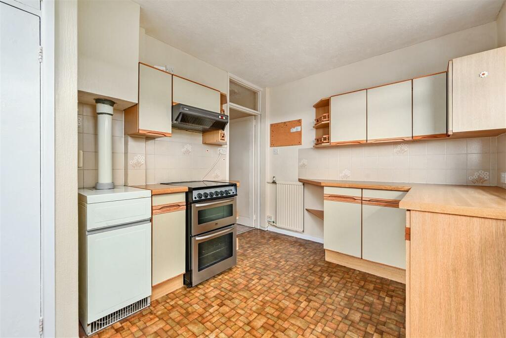 hillside, Portslade,BN41  (19).jpg