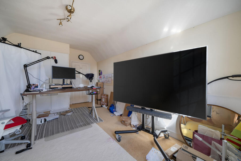 1381793-10-692063...