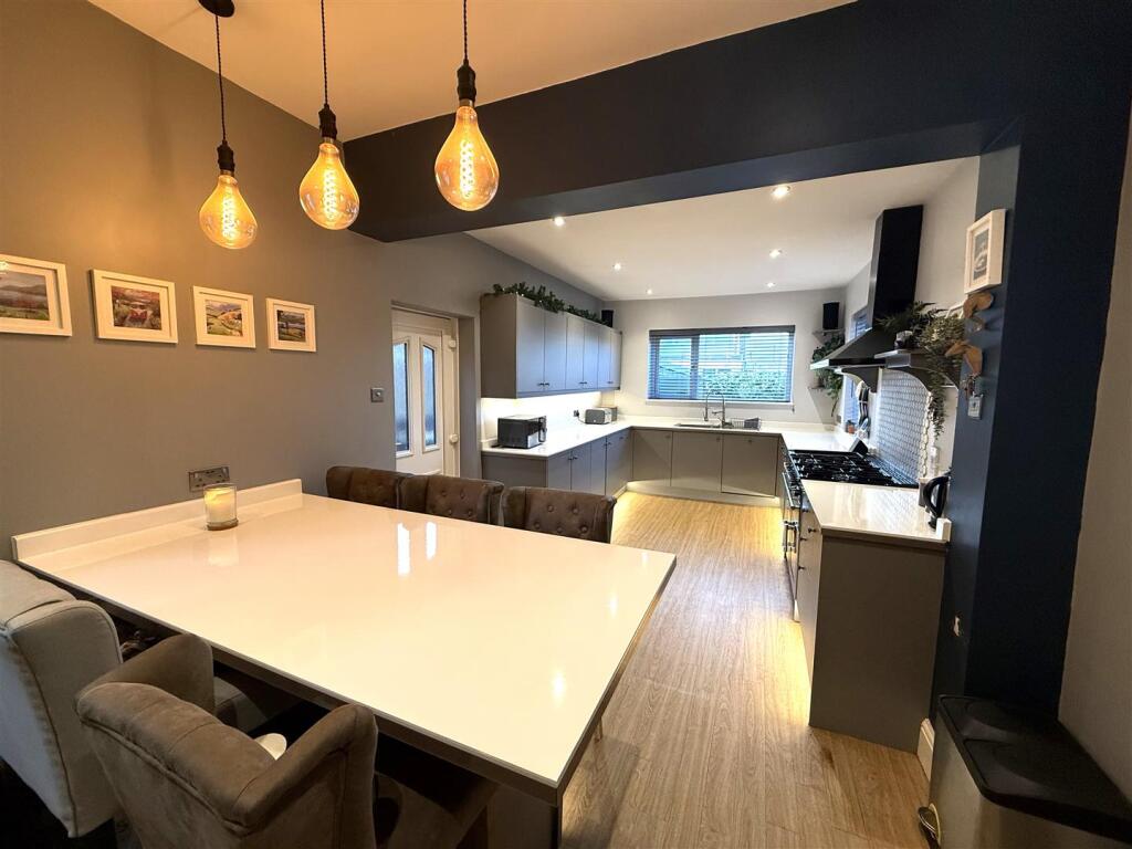 Dining Kitchen 2.JPG
