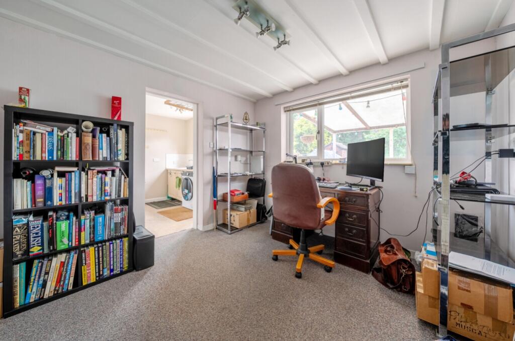 1279956-25-68271a0855501-ARW