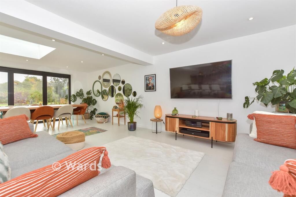 Lounge/Dining Area/Kitchen