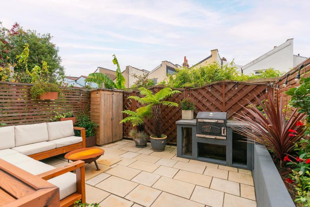 7W0STN - External G.jpg