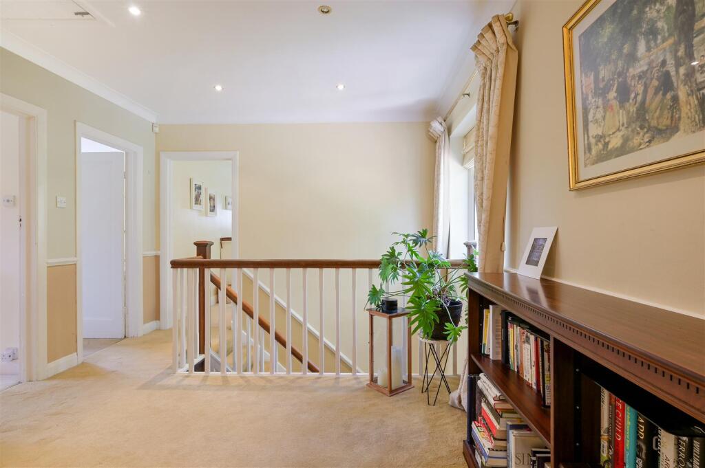 WILMERHATCH LANE (16).jpg