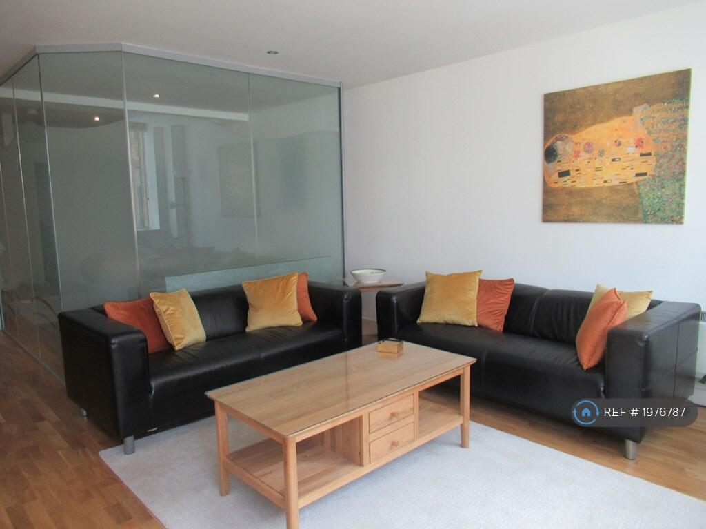 Lounge - View 1