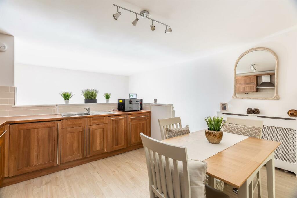 Kitchen/Breakfast Room