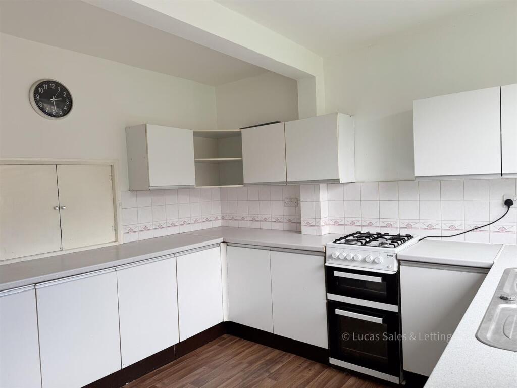 2 Elizabeth Rd Rothwell-09.jpg