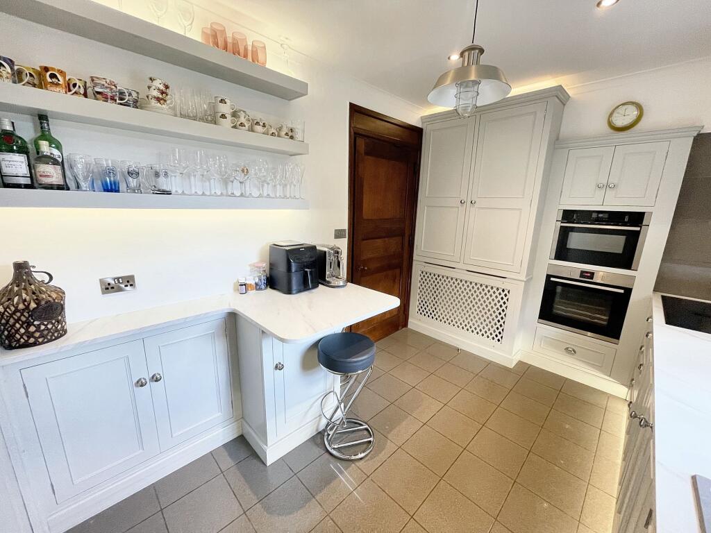 BREAKFAST KITCHEN