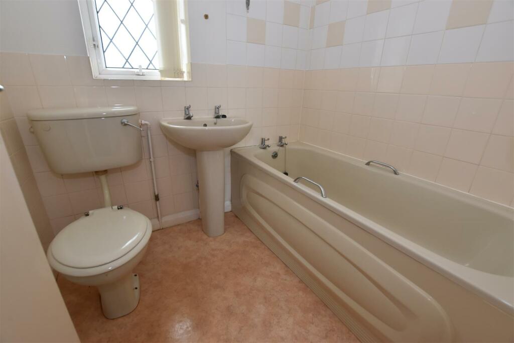 Bathroom.JPG