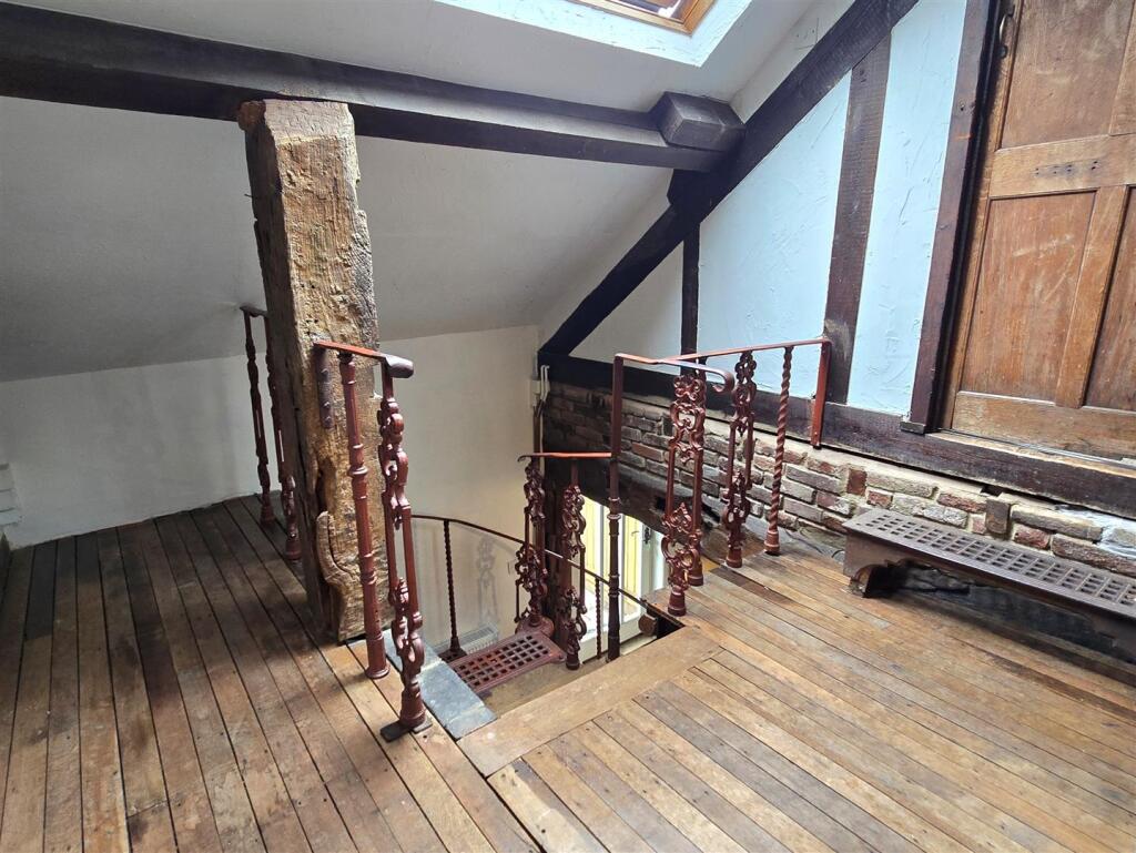 Stairs/Landing