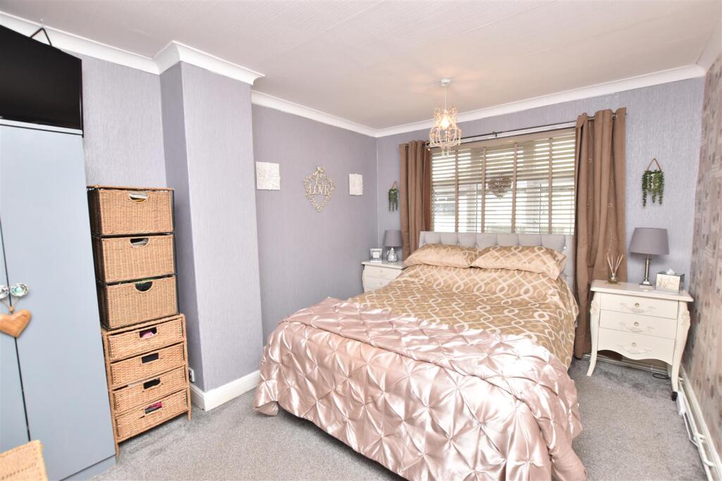 BEDROOM 1 (FRONT)