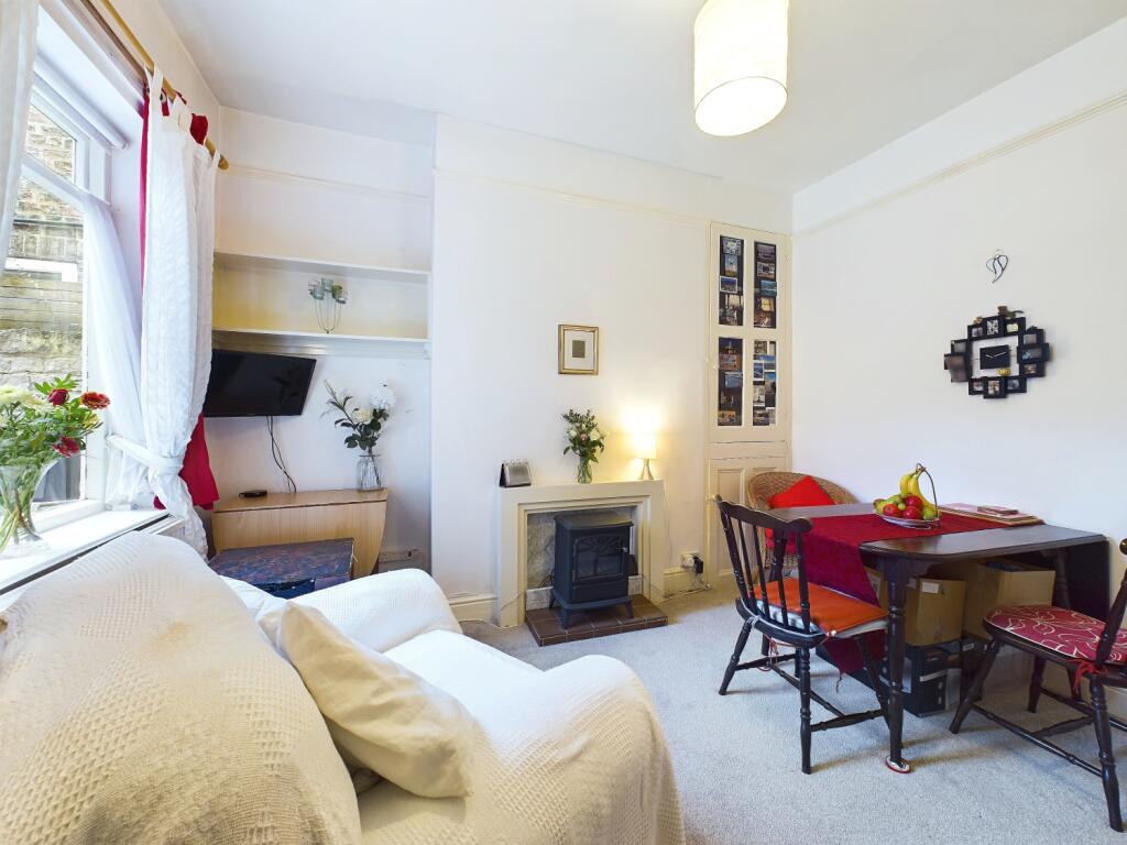 CAM03162G0-PR0187-STILL005