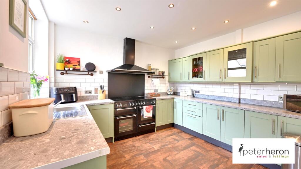 Breakfasting Kitchen