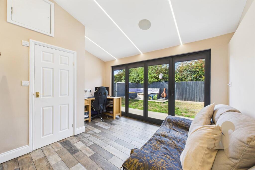 Extension Lounge