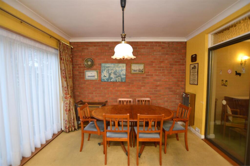 9 Villiers Avenue breakfast c.JPG