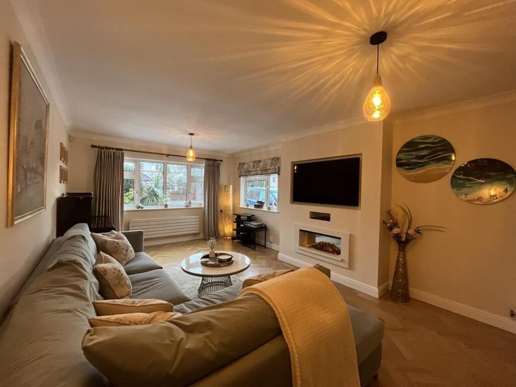 Bedroom 4 / Living Room