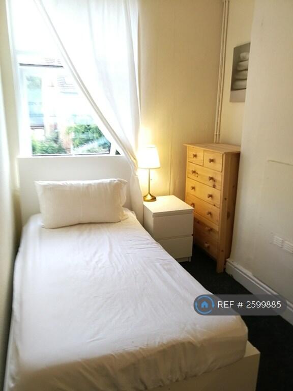 Single Bedroom 1st Floor 