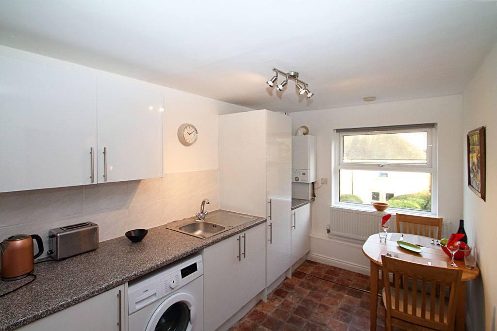 Kitchen photo 1