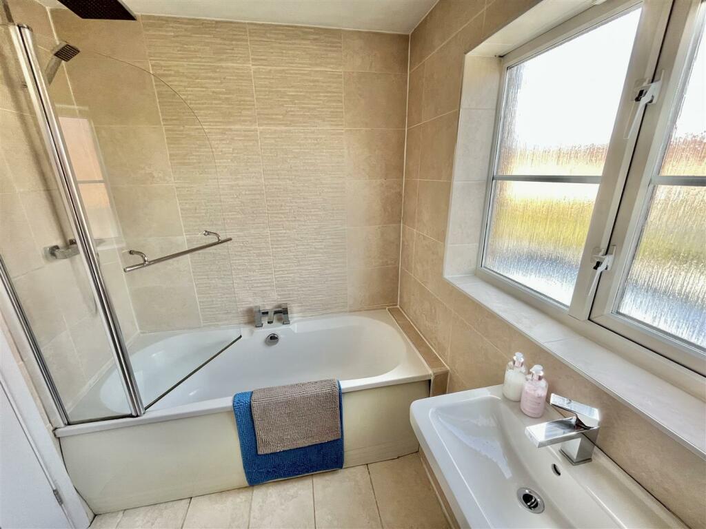 Bathroom Aspect 2.jpg