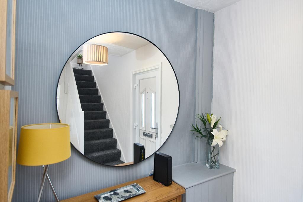 Entrance hallway photo 2