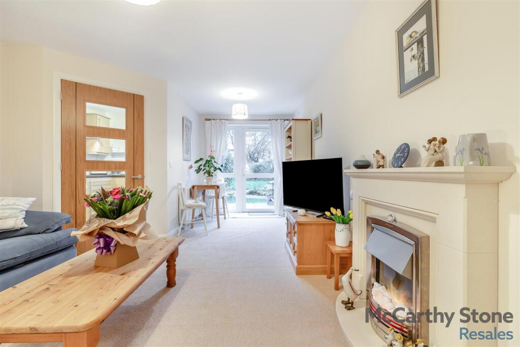 8672483-interior12.jpg