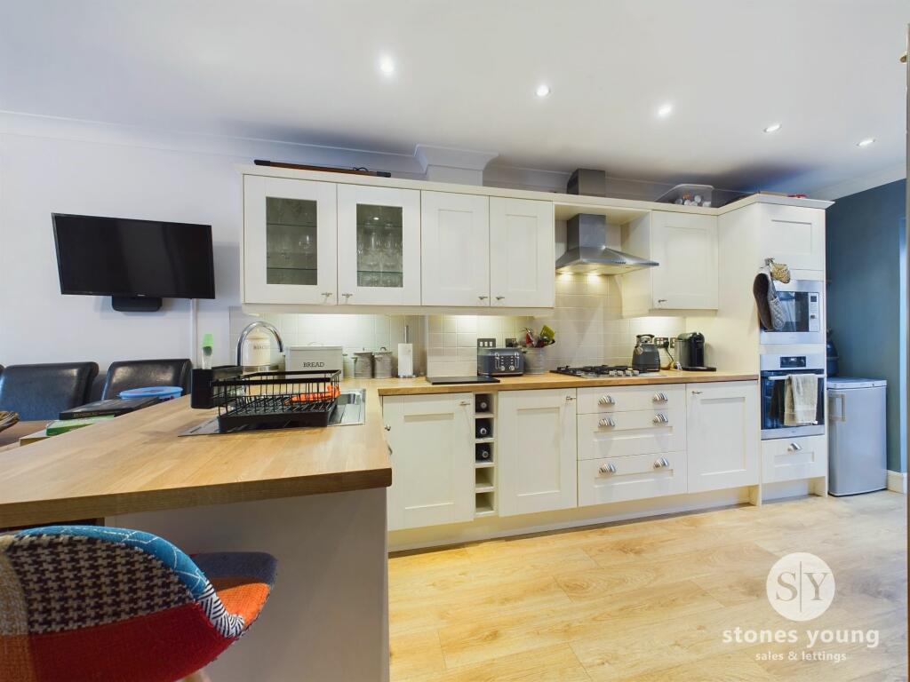 Kitchen &amp; Dining Area