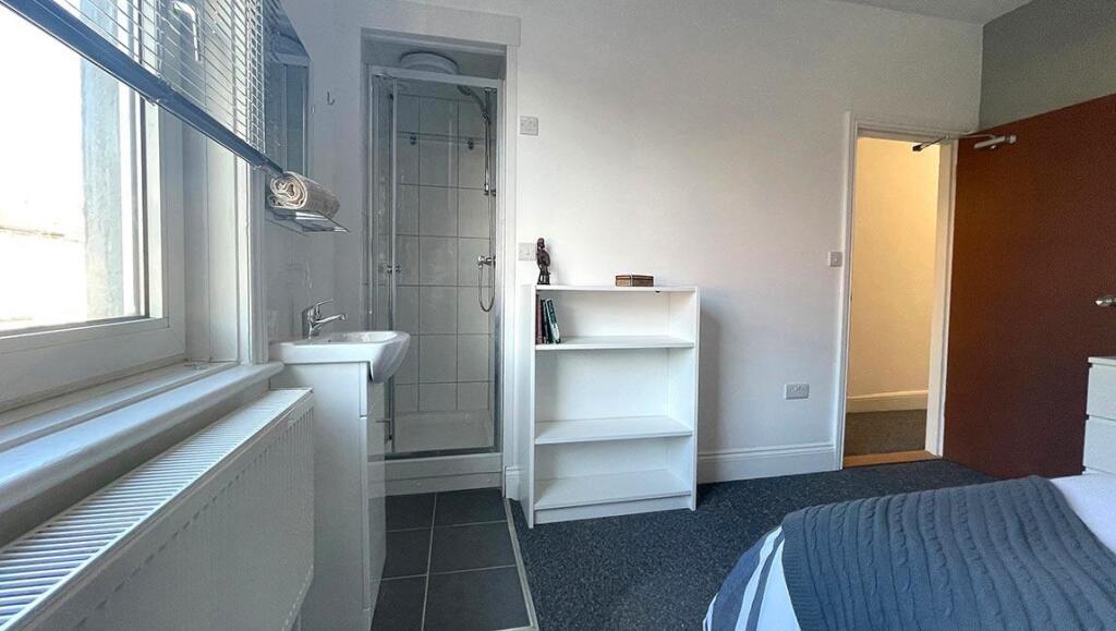 7-bed-student-house-hudson-road-portsmouth-(17).jp