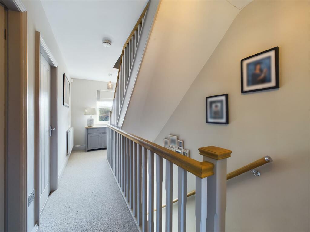 FIRST FLOOR LANDING