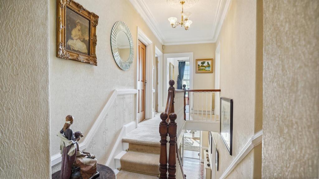 FIRST FLOOR - GALLERIED LANDING