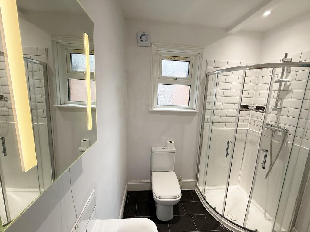 Room 3 Ensuite 